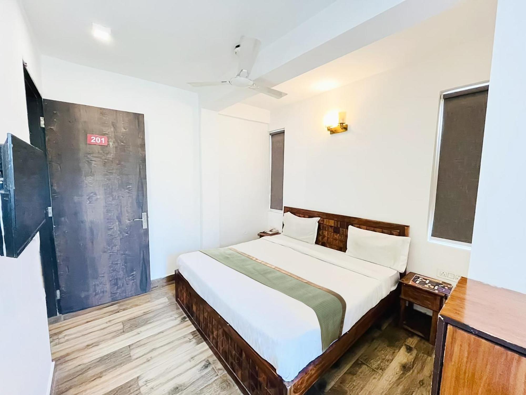 Hotel Blu - Saket Dlf Avenue New Delhi Eksteriør billede